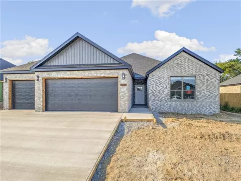 2021 Larry Ln, Bentonville, AR 72713