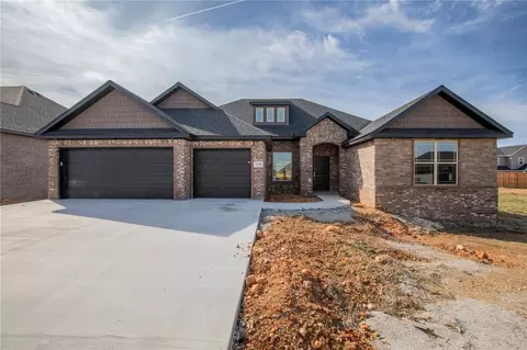 204 Doral Dr, Cave Springs, AR 72718