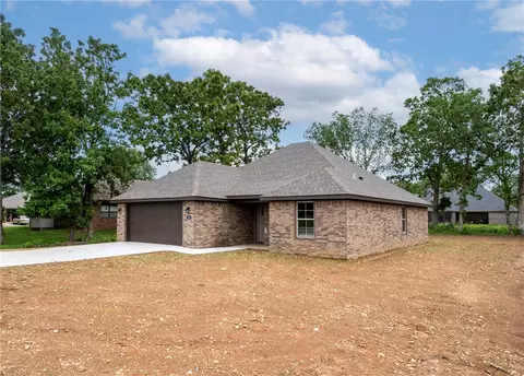 500 Pioneer Ln, Gentry, AR 72734