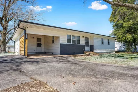 675 S Curtis Ave, Pea Ridge, AR 72751