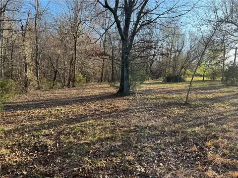 2799 Double Springs Rd, Fayetteville, AR 72704