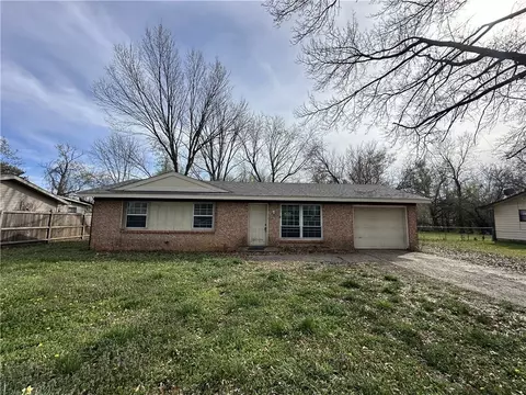 1900 W Wood St, Rogers, AR 72756