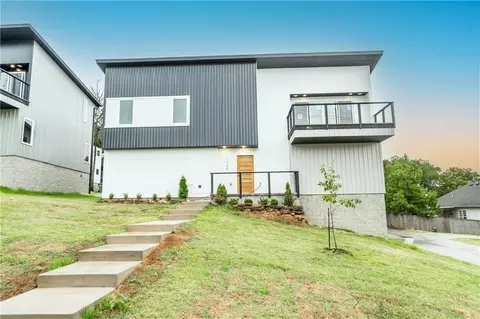 1694 E Acacia Xing, Fayetteville, AR 72701