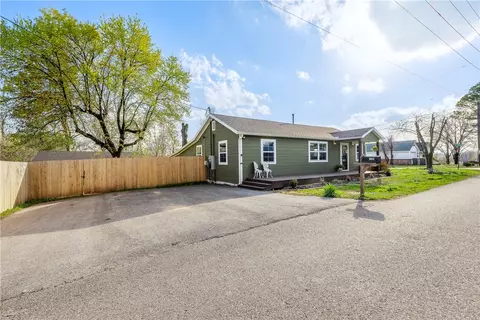 335 E Johnson Ave, Cave Springs, AR 72718