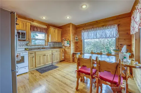 Kitchen - 19762 Ar 74 E, Jasper, AR 72641 photo 1 of 2