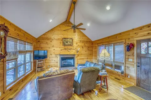Living - 19762 Ar 74 E, Jasper, AR 72641 photo 2 of 3