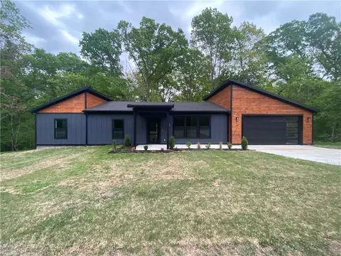 10 Perth Dr, Bella Vista, AR 72715