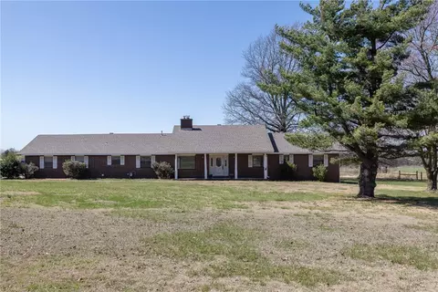 4140 Old Wire Rd, Springdale, AR 72764