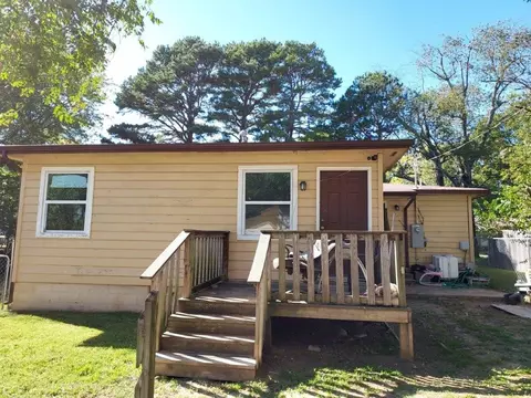 108 SW 5th Ave, Gravette, AR 72736