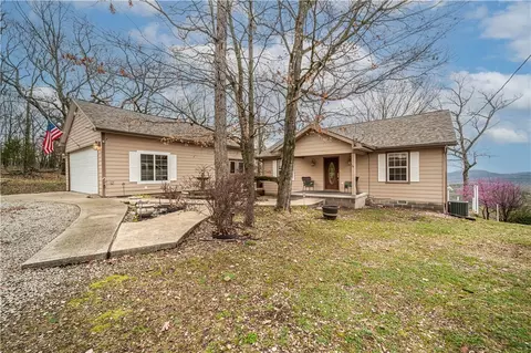 15 Cherokee Pl, Holiday Island, AR 72631