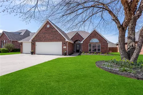 3904 SW Banbury Dr, Bentonville, AR 72712