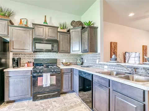 494 Saydi St, Elkins, AR 72727