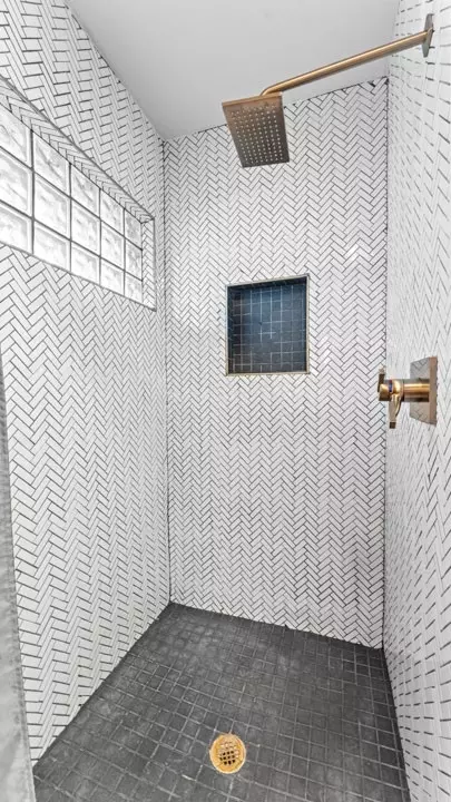 Bath - 14041 Wolf Dr, Rogers, AR 72756 photo 3 of 3
