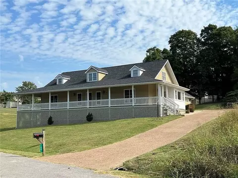 40 Lakeside Dr, Holiday Island, AR 72631