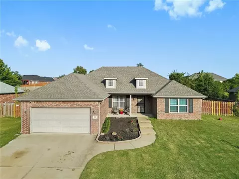 320 Coopers Way, Centerton, AR 72719
