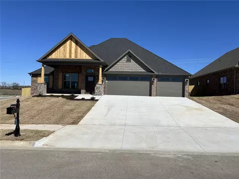 1040 Trestle Ln, Centerton, AR 72719