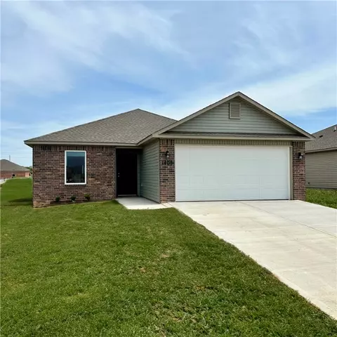 1409 S Pampas St, Siloam Springs, AR 72761