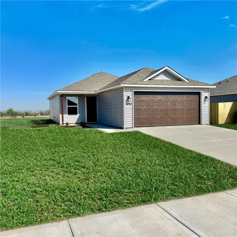 1401 S Pampas St, Siloam Springs, AR 72761