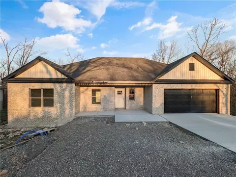 11 Francis Ln, Bella Vista, AR 72715
