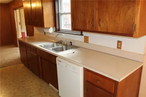 Kitchen - 202 Georgetown Cir, Fort Smith, AR 72908 photo 2 of 4