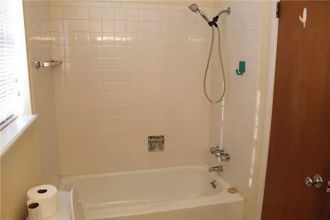 Bath - 202 Georgetown Cir, Fort Smith, AR 72908 photo 3 of 4