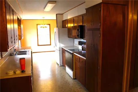 Kitchen - 202 Georgetown Cir, Fort Smith, AR 72908 photo 3 of 4