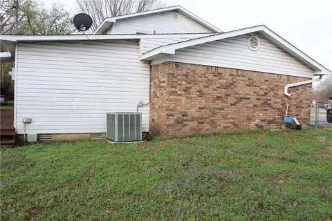 Exterior - 202 Georgetown Cir, Fort Smith, AR 72908 photo 9 of 16