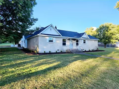 916 E Township St, Fayetteville, AR 72703