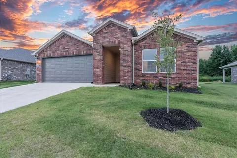 5596 Selah St, Springdale, AR 72764