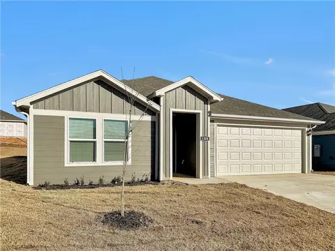 4390 W Glacier St, Fayetteville, AR 72704