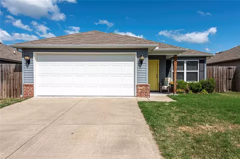 5095 W Claxton Cir, Fayetteville, AR 72704