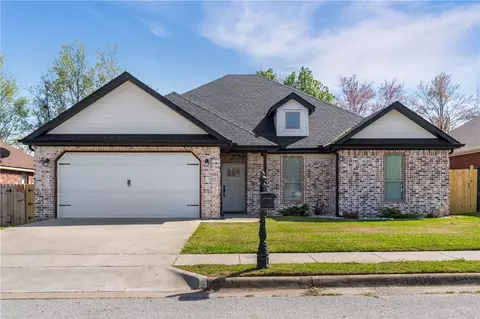 104 Bonnie Ln, Rogers, AR 72758