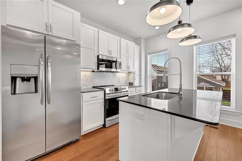 421 SW B St, Bentonville, AR 72712