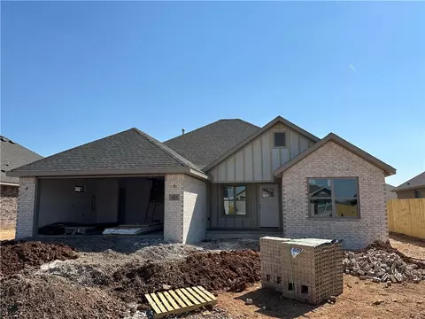 421 Palm St, Centerton, AR 72719