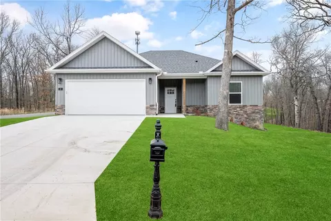 2 Bec Ln, Bella Vista, AR 72714