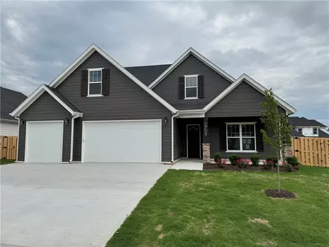 2708 Nova Ave, Lowell, AR 72745