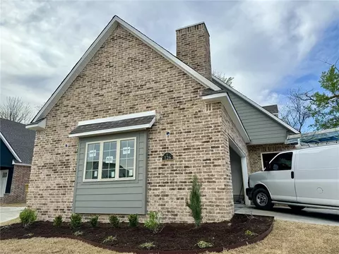 126 N Hawkstone, Fayetteville, AR 72704