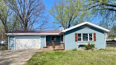 304 W Benton St, Gentry, AR 72734
