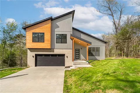 4 Fleetwood Cir, Bella Vista, AR 72714
