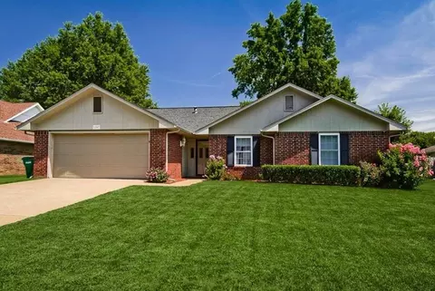 1207 N Cardinal Dr, Rogers, AR 72756