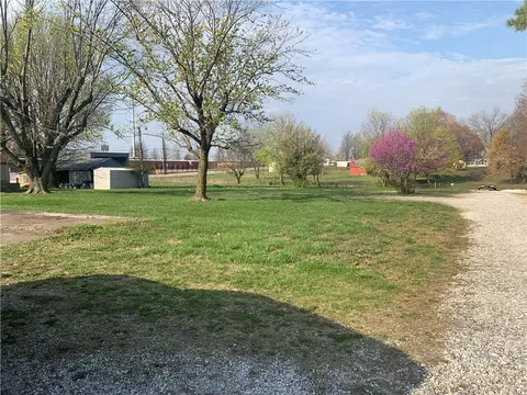 700 S 48 St, Springdale, AR 72762