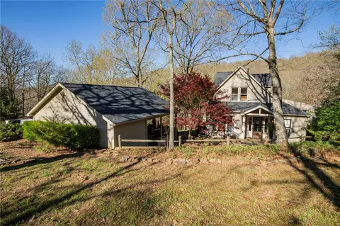 2447 Fox Trl, Fayetteville, AR 72703