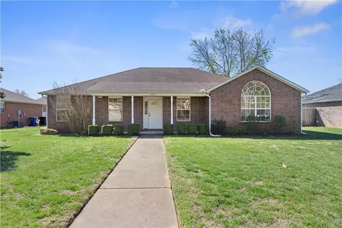 2901 NW 3rd St, Bentonville, AR 72712