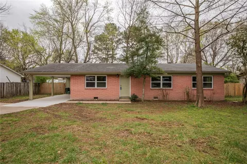 2313 W Holly St, Fayetteville, AR 72703
