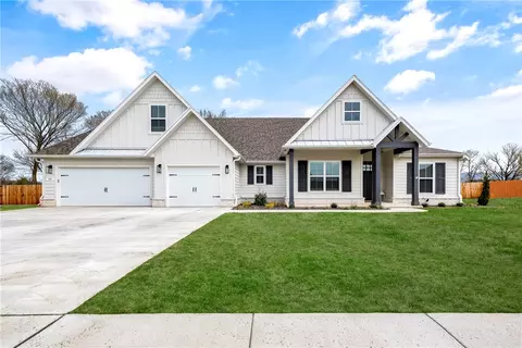 530 Briarwood Ln, Farmington, AR 72730