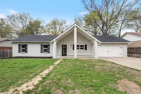 2717 W Gum St, Rogers, AR 72758