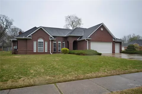 2480 Cardinal Dr, Springdale, AR 72764