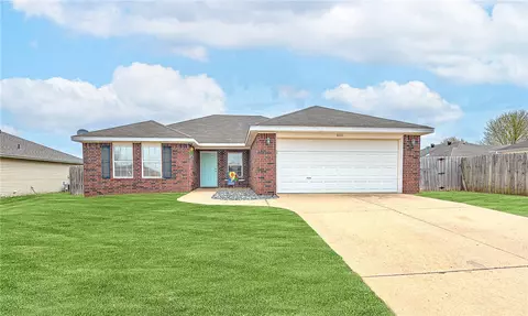 6611 Shady Rd, Bentonville, AR 72712
