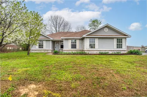 700 Monroe Ave, Lowell, AR 72745