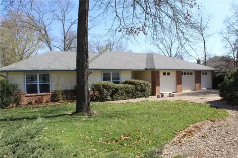 1 Scarborough Ln, Bella Vista, AR 72715
